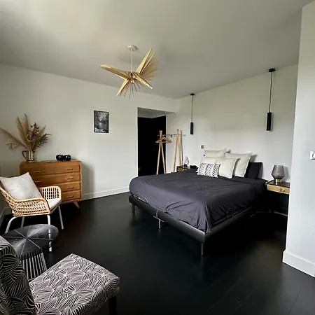Les Persiennes Bed & Breakfast